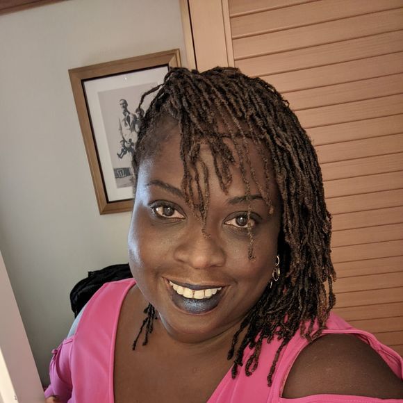 Meet your Posher, Laura - Picture 1 of 1